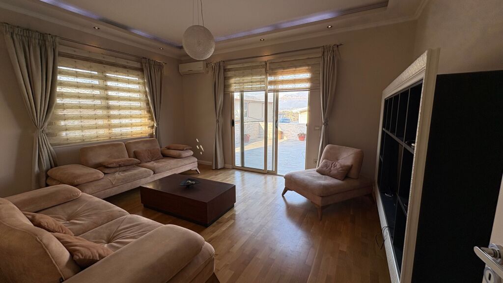 Penthouse for Sale – Dry Lake