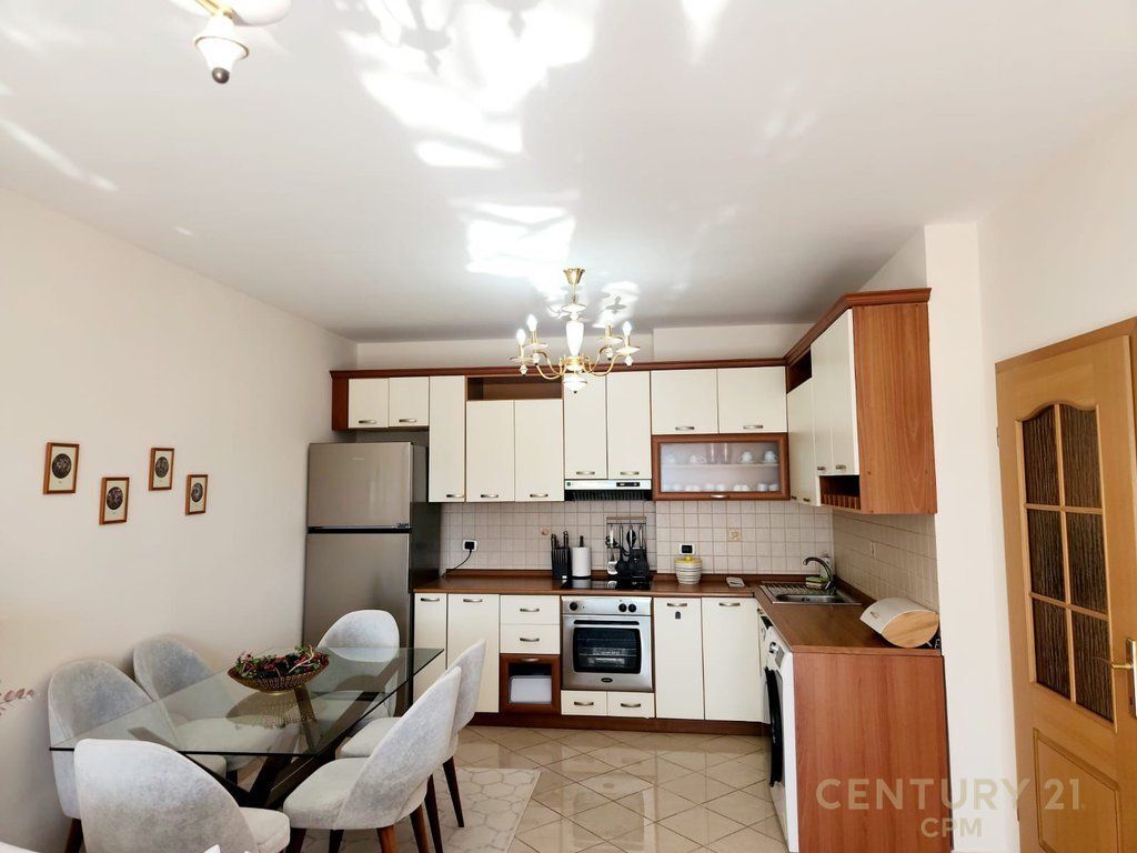 APARTAMENT 2+1+2 PER QIRA NE ZONEN E ISH BLLOKUT!