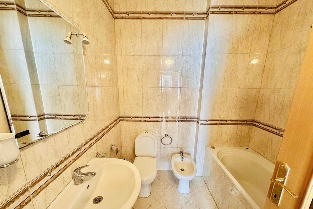 APARTAMENT 2+1+2 ME QERA NE BLLOK!