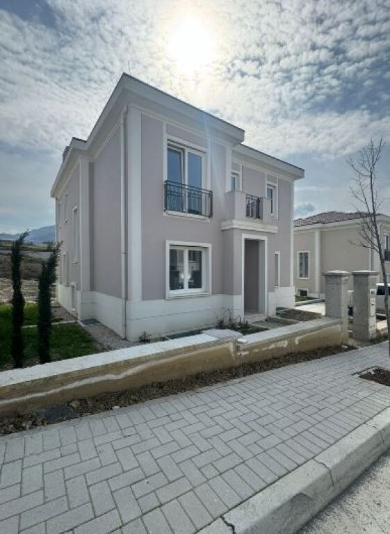 📌Luxurious 3-Storey Villa for Sale – Collina Verde (near TEG)