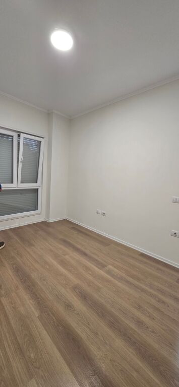 APARTAMENT 1+1+POST PARKIMI,RRUGA  E BARRIKADAVE - Widok 5