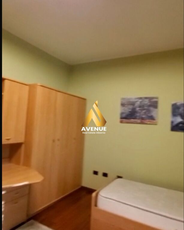 JEPET ME QIRA APARTAMENT 3+1+2 TUALETE +2 BALLKONE, RRUGA E KOSOVARËVE, TIRANË.