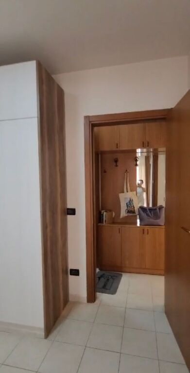 Apartament 1+1 me qera tek Komuna e Parisit