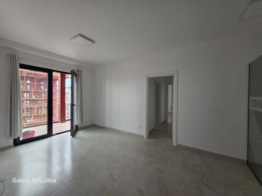 JEPET ME QIRA AMBIENT ZYRE 2+1+2 - Tirana Garden Building, Rruga e Kavajes !