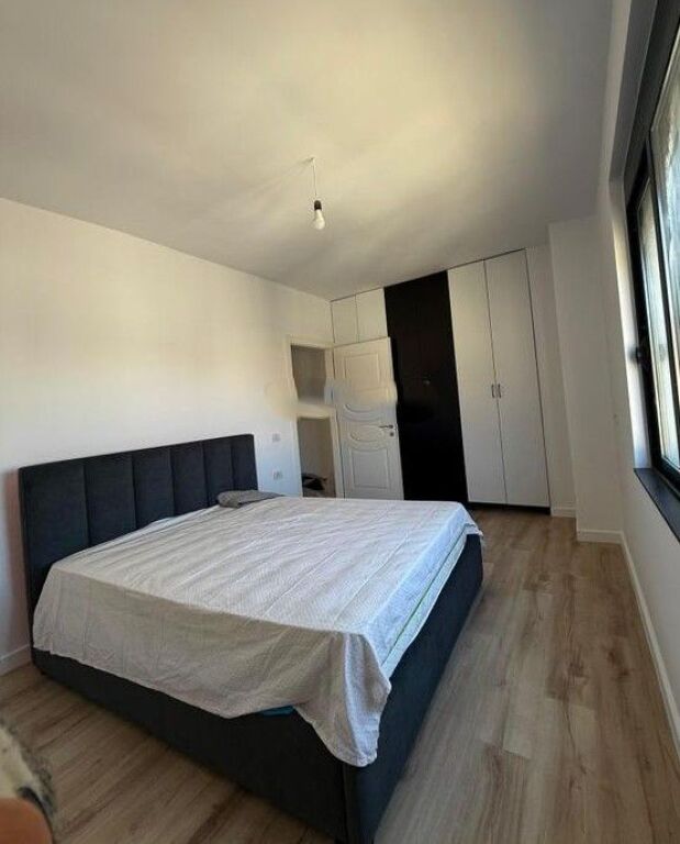 Apartament 3+1+Ballkon tek Thesari, Fresku