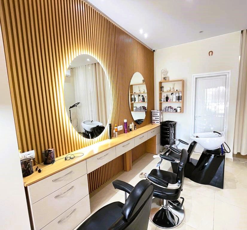 AMBIENTE PARRUCCHIERE / ESTETICA IN AFFITTO VICINO A PIAZZA 21, VIA KAVAJËS