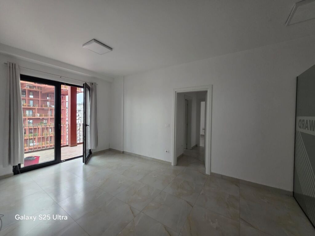 JEPET ME QIRA AMBIENT ZYRE 2+1+2 - Tirana Garden Building, Rruga e Kavajes !