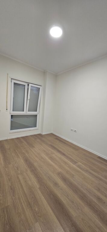 APARTAMENT 1+1+POST PARKIMI,RRUGA  E BARRIKADAVE - Widok 6