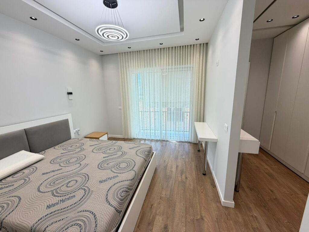 🏡 Villa in Affitto  📍 Via Dalip Topi, Collina del Prete  ▪️ 2 Camere da letto ▪️ 3 Bagni ▪️ 2 Posti auto  💰 Prezzo: 900 € / mese