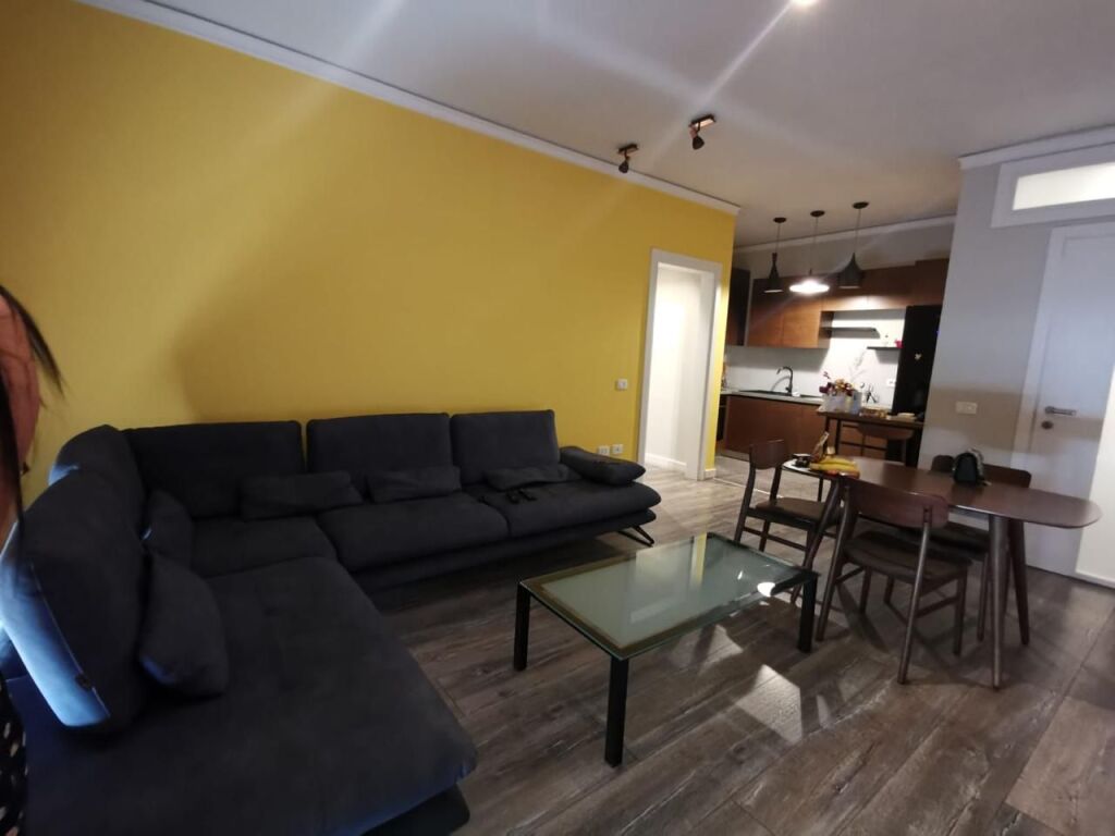 Jepet e qira 1+1 plus post parkimi,Delijorgj