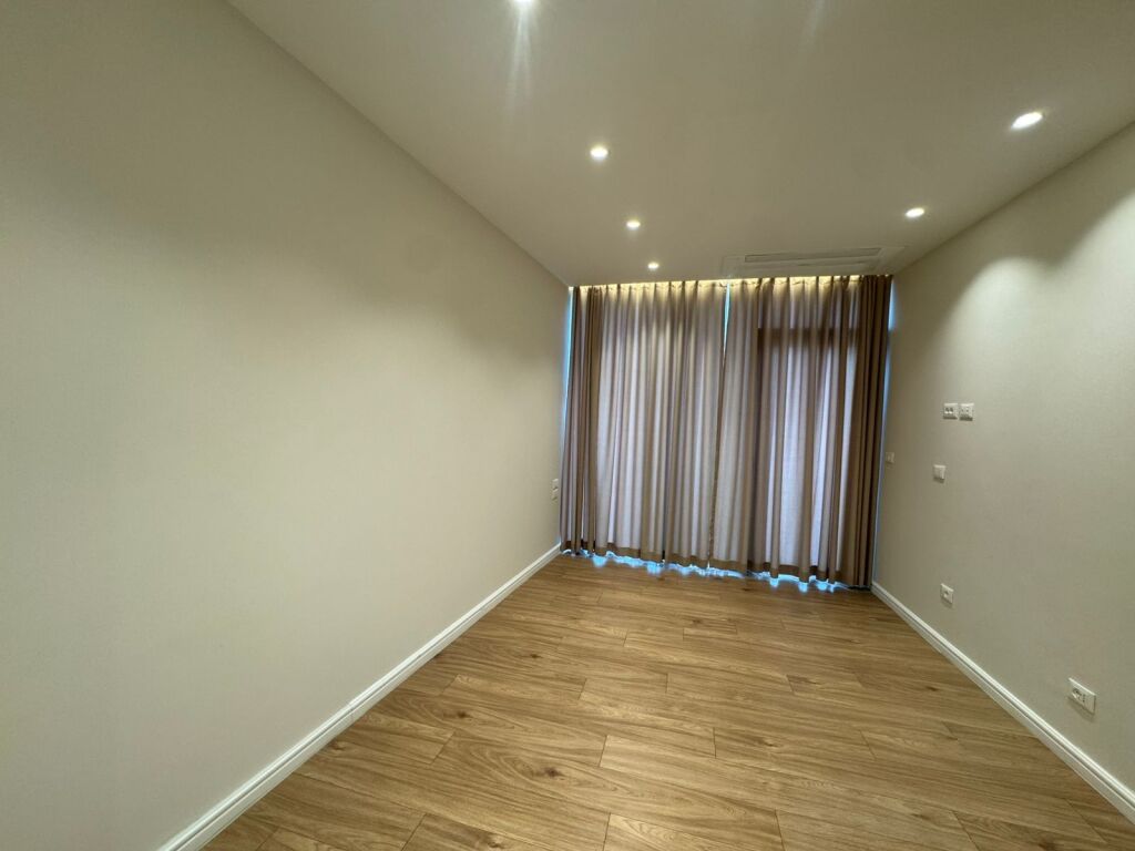 Locale per ufficio in affitto presso Lake View Residence 1600€