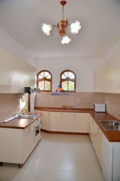 VILLA IN AFFITTO 4 PIANI "VIA MIHAL GRAMENO, MERCATO ELETTRICO" 1500 EURO