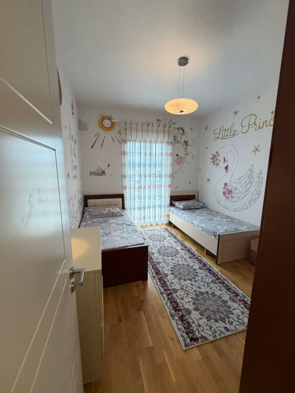 Jepet me Qira Apartament 2+1+2 – Kopshti Botanik, Tiranë