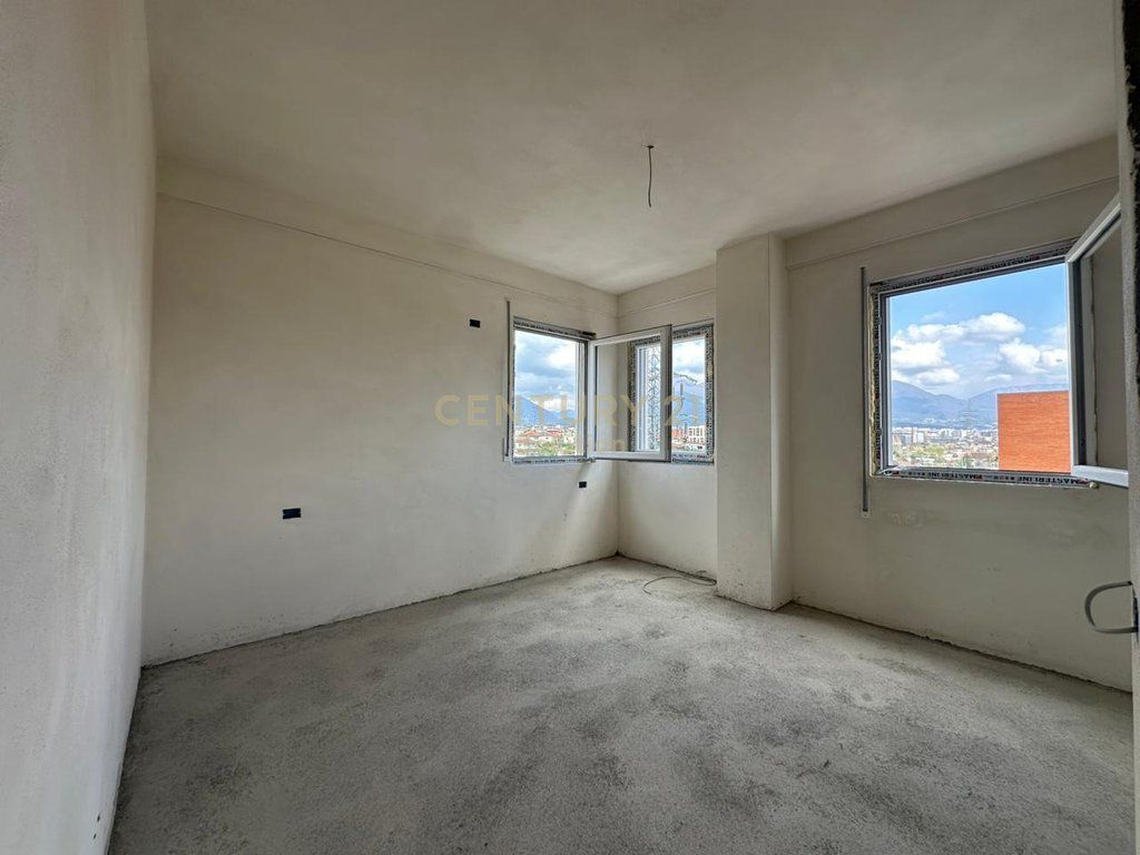 SHITET APARTAMENT 2+1 NE PASKUQAN