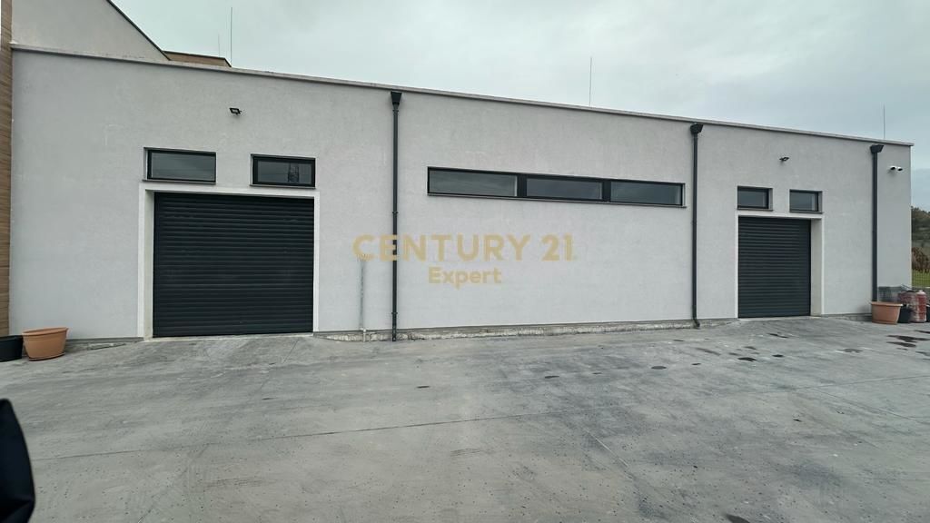 Magazzino in Affitto a Prush, Tirana 1.050 € /Mese Superficie Totale  200m2