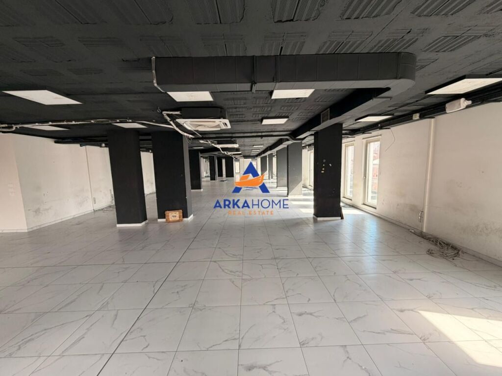 LOCALE UFFICIO IN AFFITTO 1077M2 "A ZOGU I ZI" 15.000 EURO TRATTABILI