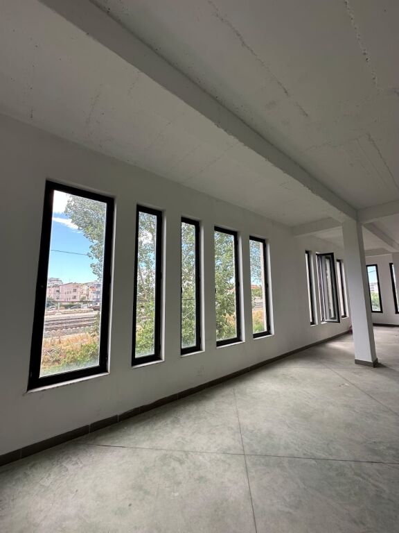 🏡 Edificio di 2 Piani in Vendita a Durazzo, vicino al Ponte di Dajlan