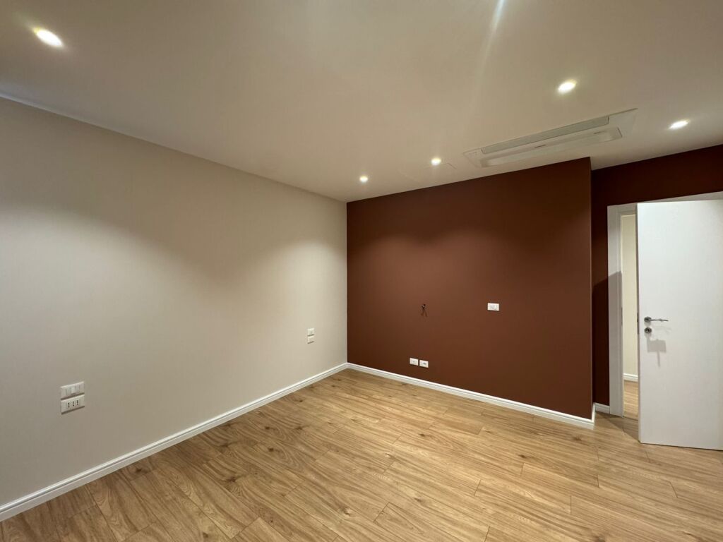 Locale per ufficio in affitto presso Lake View Residence 1600€