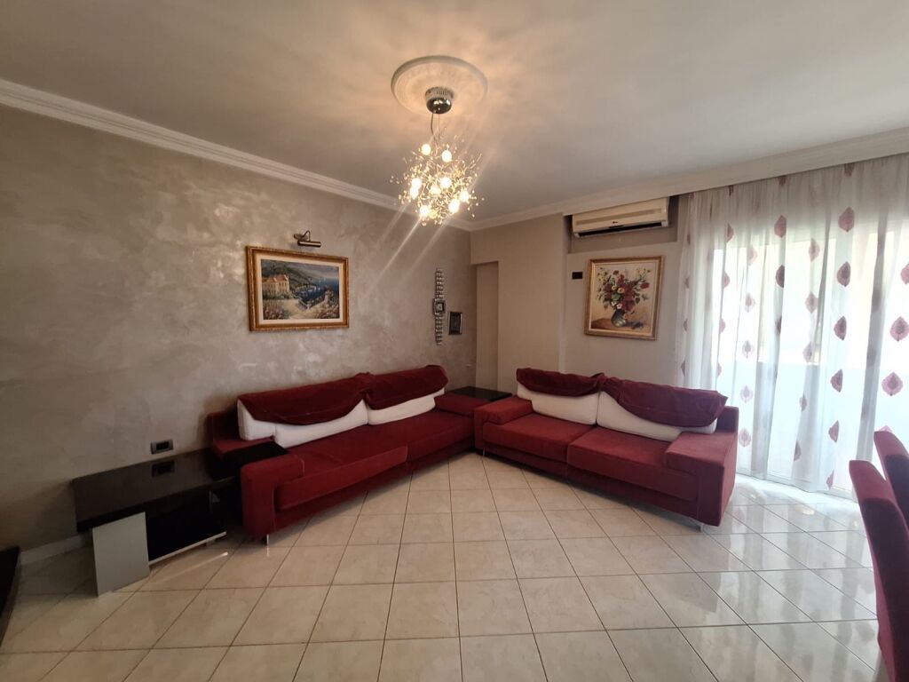 Shitet apartament 2+1+2 tek Rruga Dritan Hoxha!