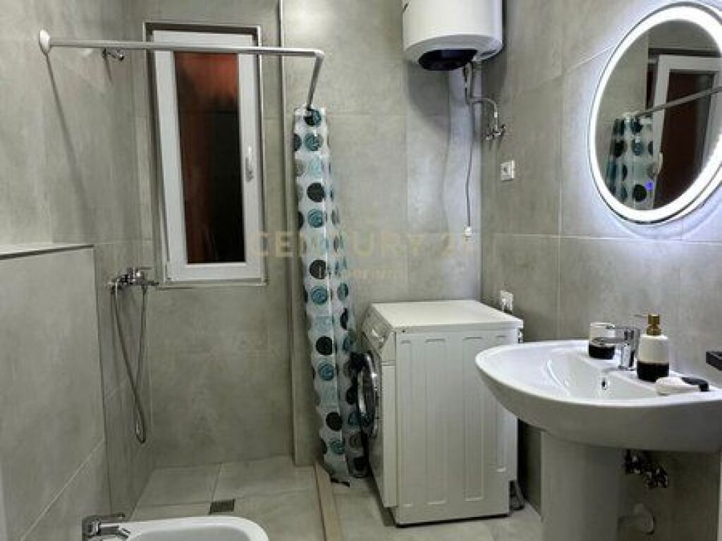 Apartament 1+1 me Qira  1post parkim tek 5 Maji!
