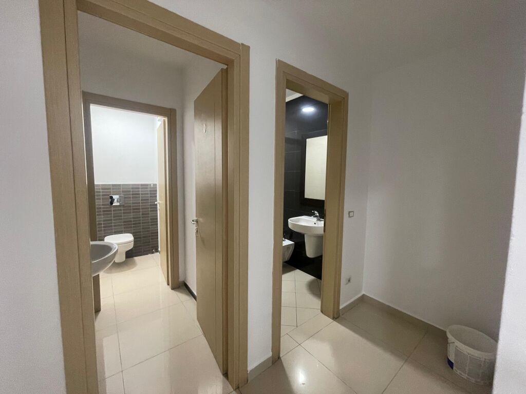 Zyre Per Qira tek Hilton Garden Inn, Delijorgj