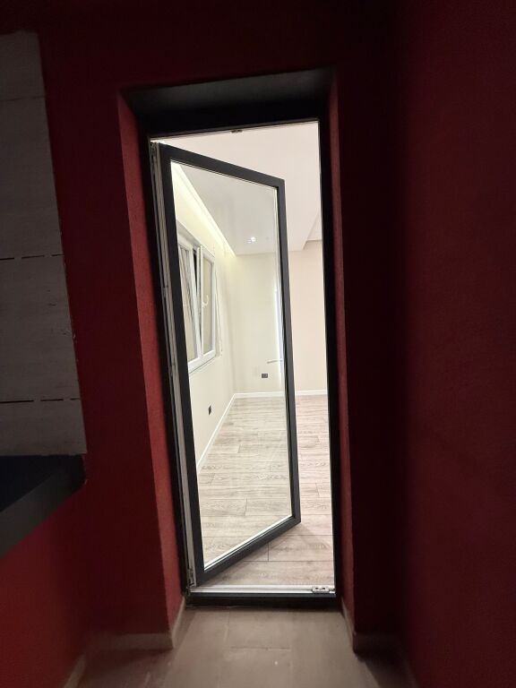 Appartamento 2+1+ parcheggio in affitto – adatto per attività commerciale (2° piano)
