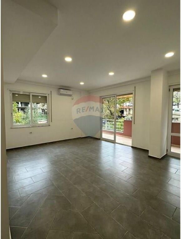 Apartament - Për Qira - Rruga Muhamet Deliu, Tiranë