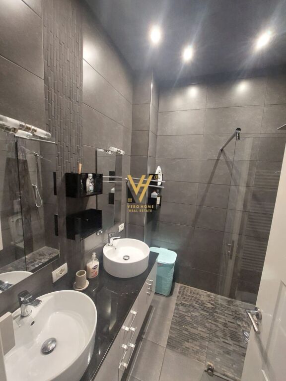 JEPET VILE 1+1+PAPAFAINGO ME QERA NE BLLOK 1.200 EURO
