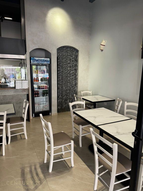 OFROJ PER QIRA AMBIENT KOMERCIAL I GATSHEM ME INVESTIM PER PICERI-YZBERISH! 700 € /Muaj Sip. Totale  56m2