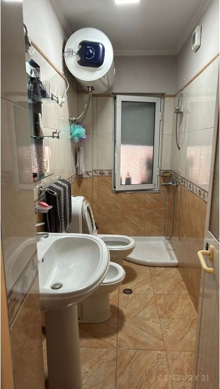 Apartament 2+1+2 per shitje te Rruga e Kavajes