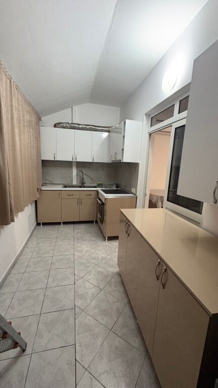 Apartament 2+1 i mobiluar per qera ne Don Bosko