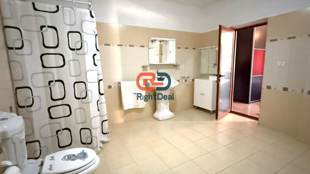 In Korce, 3-Storey Villa for Sale, Ideal for Living and Investment!