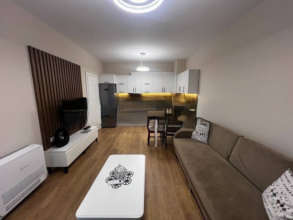 Aprtament 1+1+Post Parkimi, për qira në rrugën “5 Maji”! 550 € /Muaj