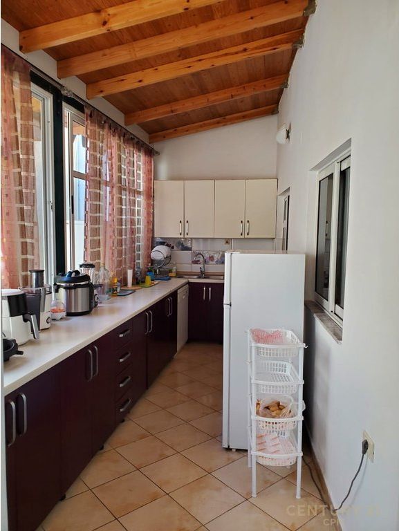 Shitet Ndërtesë + Truall pranë Shkollës "Sami Frashëri" – Mundësi Ideale për Banim ose Investim 300,000 €