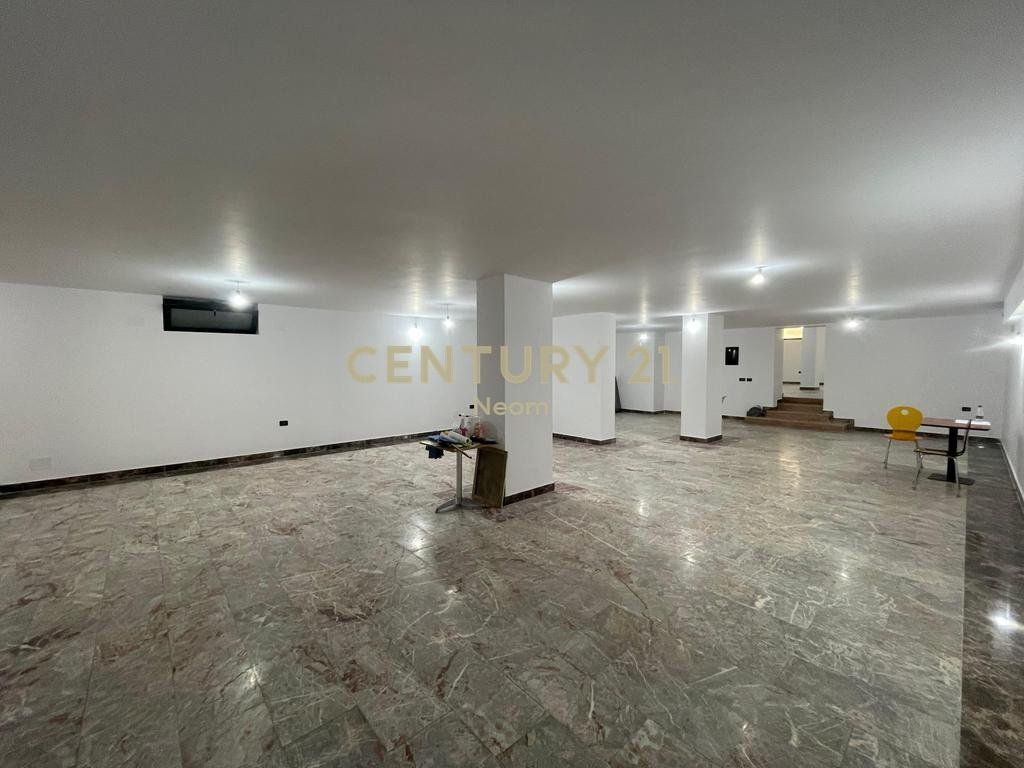 COMMERCIAL SPACE FOR RENT - 200m², IN THE HEART OF BLLOKU!