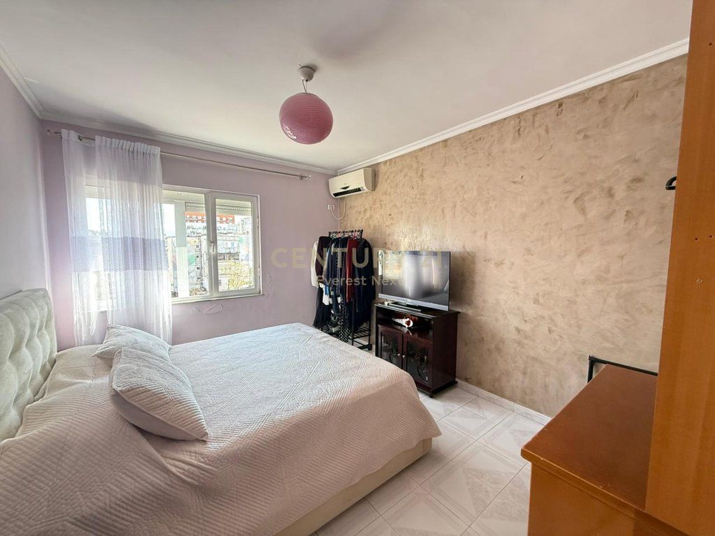Appartamento 2+1 in vendita a Sheshi Shtraus 145,000 €