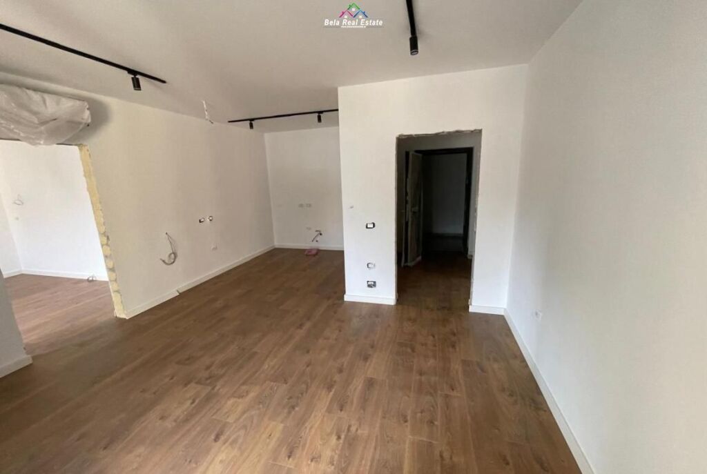 Zyre Me Qera 1+1 Tek Rruga e Elbasanit (ID BZ2805) Tirane