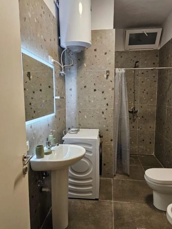 Apartament 2+1 me qera tek 5 Maji prane BlackStone