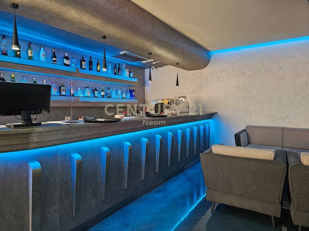 Edificio multifunzionale in affitto a Sauku i Ri