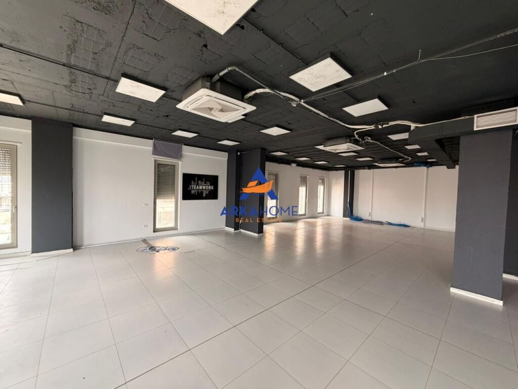 LOCALE UFFICIO IN AFFITTO 1077M2 "A ZOGU I ZI" 15.000 EURO TRATTABILI