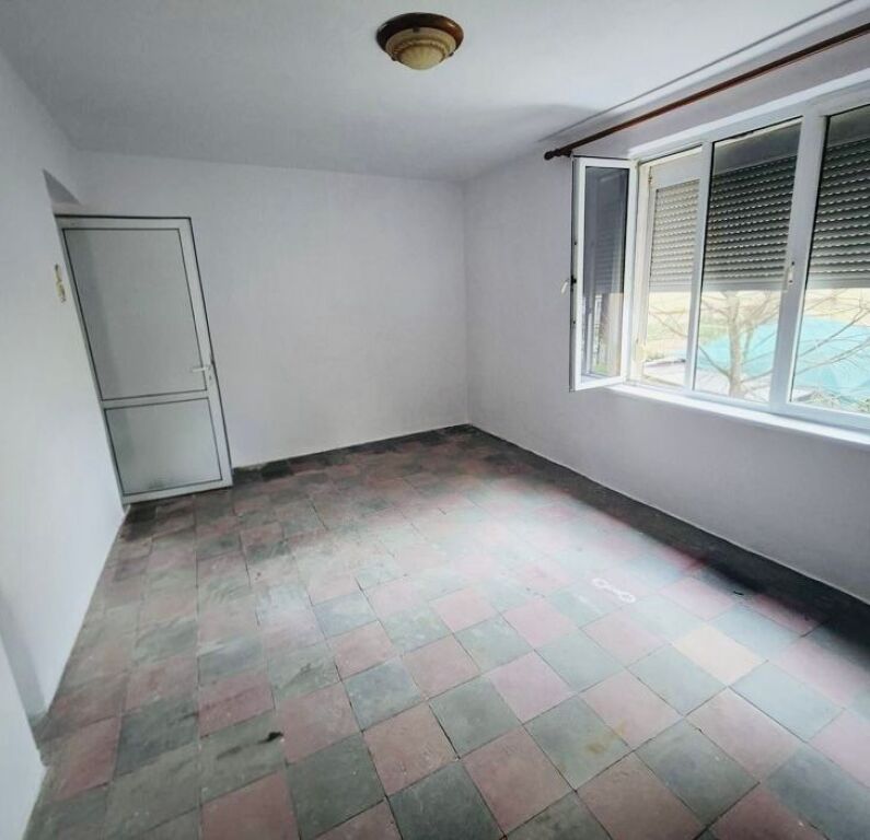 Apartment 1+1 for sale – Kavaja Street, near Garden Building!