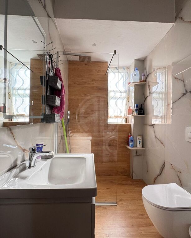 Shitet Apartament 2+1 prane Markates Durrës