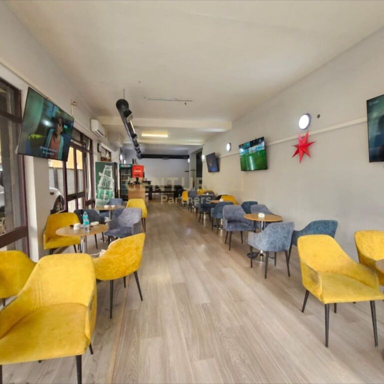 Locale commerciale in affitto in via Siri Kodra! 1.800 € /Mese Superficie totale 165m2