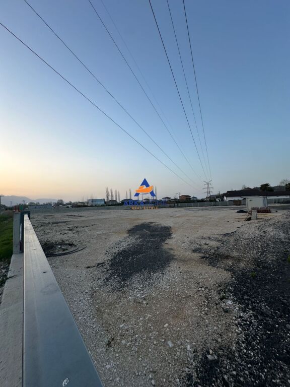 JEPET ME QERA TRUALL 5050M2 "PRANE PHOENIX RESTORANT, FUSHE-PREZE" 250.000 LEKE