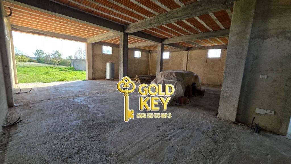 🏢✨ VILLA SU 3 PIANI IN VENDITA NELL'AREA DI SHIJAK ✨🏢