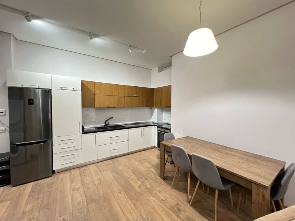 Shitet apartament tek K Botanik