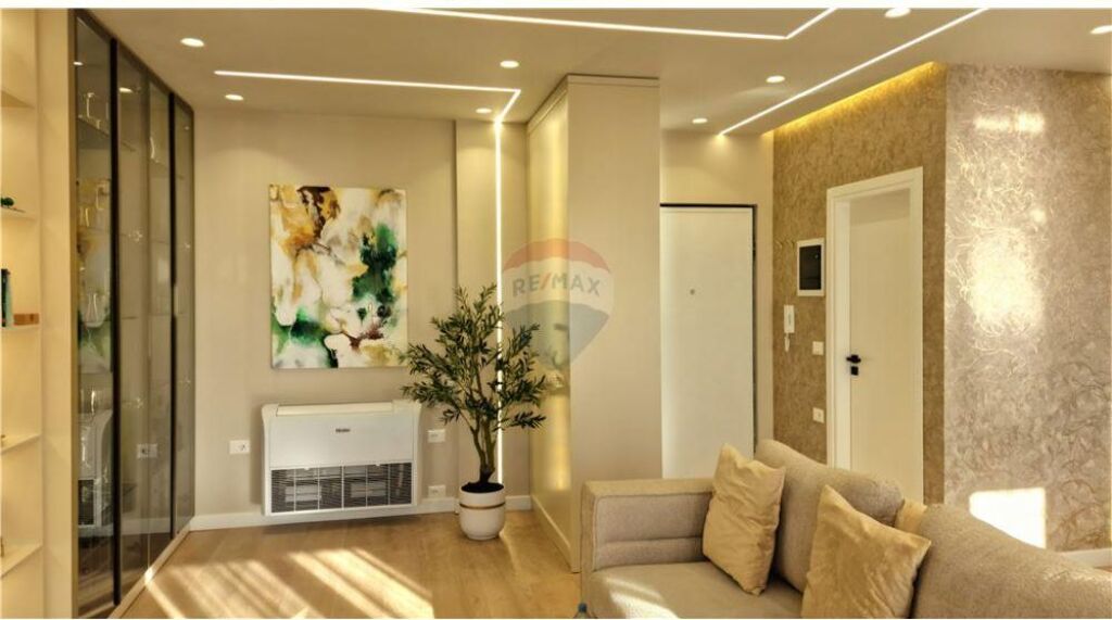Apartament ne shitje , Uji i Ftohte