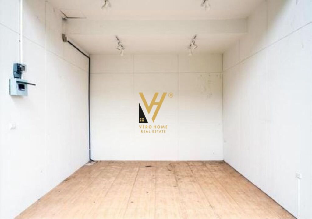 VENDESI COMMERCIALE IN VENDITA 30 M2 NEL COMUNE PARISIT 120.000 EURO