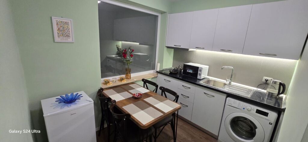 🏡 Jepet me qera apartament 2+1  📍 Vendndodhja: Myslym Shyri, ngjitur me dyqanin Well 💰 Çmimi: 80,000 lekë / muaj