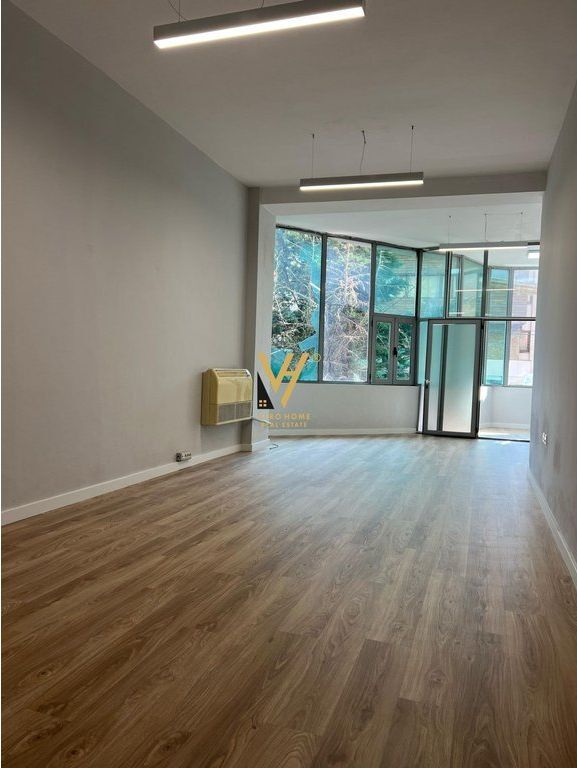 JEPET ZYRE 150 M2 ME QERA TE KOMUNA E PARISIT 1.700 EURO